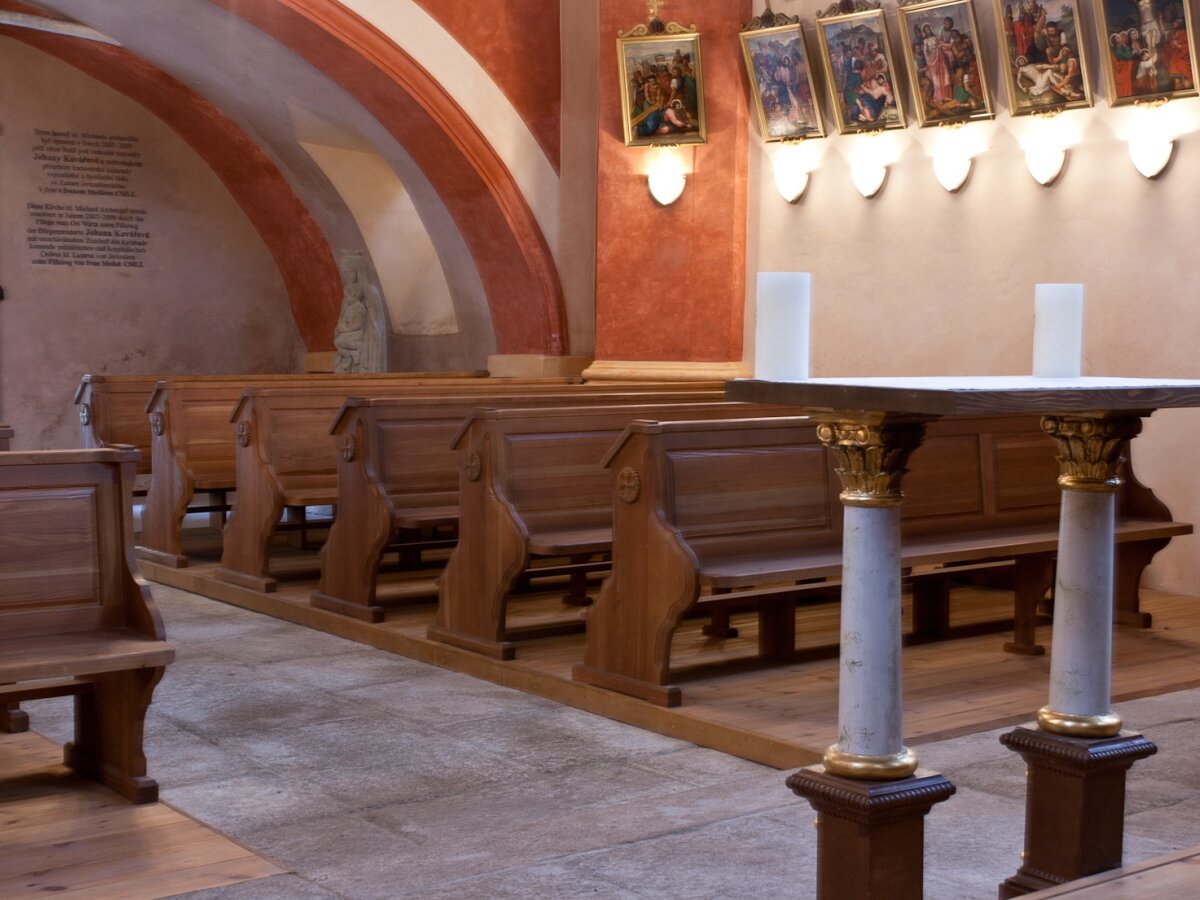 Truhlářská realizace — interiér kostela